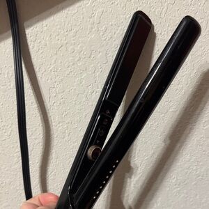 T3 straightener in black